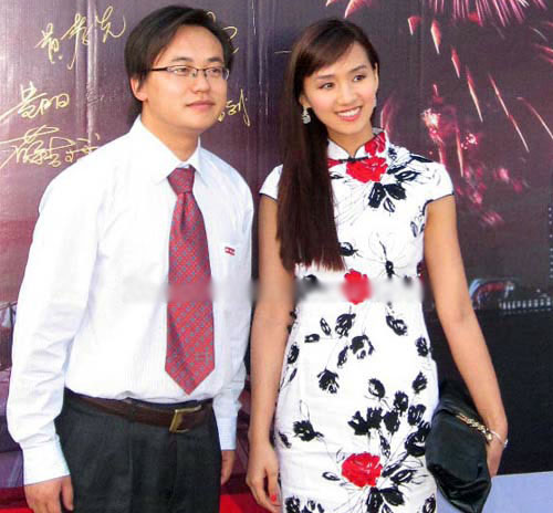 Nhìn những hình ảnh đó, nhiều người chỉ trích Lã Thanh Huyền rất gay gắt. Trên các diễn đàn mạng hầu hết các comment đều lên án Lã Thanh Huyền và cho rằng Quán quân Phụ nữ thế kỉ 21 