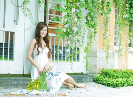 Vy Oanh chia sẻ về mối tình với đại gia của mình: Mặc dù, anh hơn Vy Oanh chừng 20 tuổi nhưng điều đó không phải là vấn đề khi hai con tim đã thực sự đến với nhau.