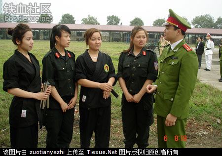 Những nữ chiến sĩ cảnh sát đặc nhiệm của lực lượng cảnh sát Nhân dân. Đây được xem là lực lương tinh nhuệ nhất của Cảnh sát việt Nam
