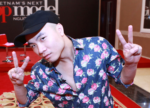 Trong vòng sơ loại gần đây, BGK Vietnam Next top Model quyết định chọn hoạ tiết hoa làm chủ đề.