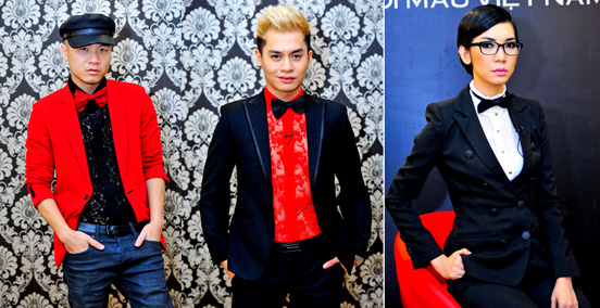 Chỉ trước đó 1 ngày, hai người không hẹn mà gặp, Đỗ Mạnh Cường đã kịp mặc sơ mi ren đôi, mỗi người một màu đỏ - đen kết hợp.