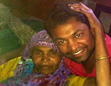    Ngày 15/02/2012, bà Fatima Munshi và con trai Saroo Brierley (30 tuổi), đã trùng phùng sau 25 năm thất lạc.