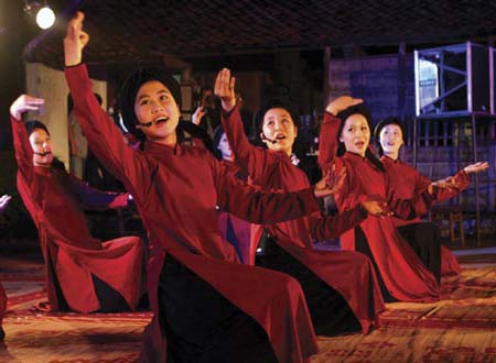 Với cái tâm với Xoan cổ của nghệ nhân Nguyễn Thị Lịch, mà hiện nay hát Xoan ngày càng phát triển.