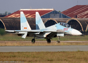 Trong cả 3 hợp đồng mua máy bay Su-30MK2 trong năm 2003, 2009 và 2010 (tổng là 24 chiếc Su-30MK2V), Việt Nam đều đặt hàng máy bay tăng cường khả năng tác chiến trên biển. 