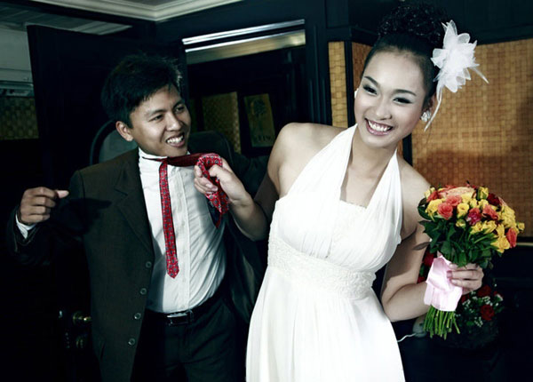 Ban tổ chức cuộc thi Siêu mẫu Việt Nam 2011 lại khẳng định Thu Phương chưa hề kết hôn. 