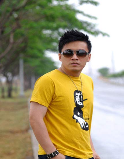 Lam Trường hiểu tâm lý của những khán giả hâm mộ mình, anh biết họ luôn mong anh được hạnh phúc và cũng mong muốn anh chia sẻ những gì riêng tư nhất của anh để họ biết được rằng thần tượng của mình đang sống tốt. 