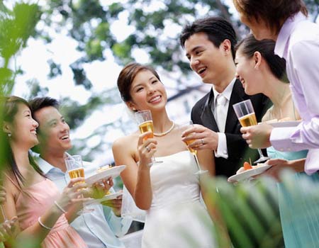 Ba tháng sau khi con gái của Quyên và Dũng ra đời, đám cưới của hai người được tổ chức vì công chúa nhỏ của họ cần làm khai sinh. Và tất nhiên, tờ khai sinh cho công chúa nhỏ phải có đầy đủ tên của cả bố và mẹ. (Ảnh minh họa)