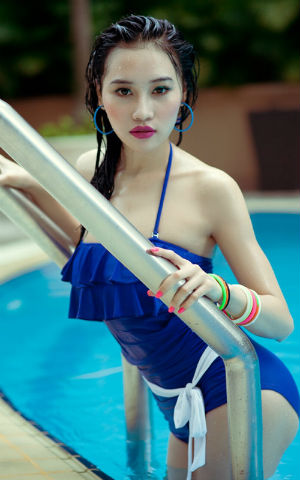 Ngay sau đó, cơ quan chức năng đã công bố tên tuổi thật của Jenny Phương là Thúy Hường, sinh năm năm 1993, đang ngụ đường Lý Tự Trọng, phường Bến Thành, quận 1, TP HCM. Lê Thị Thúy Hường đã lọt vào Top 15 cuộc thi Teen Model và chung kết Miss Teen 2010. Sau đó, hot girl này bước vào showbiz với nghệ danh Jenny Phương. 