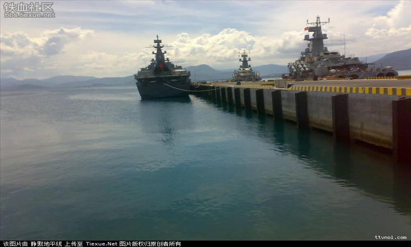 Tàu hải quân Việt Nam tại quân cảng Cam Ranh