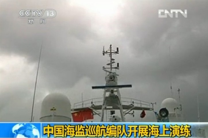Những bức ảnh được chụp từ video của phóng viên đài CCTV đi cùng với tàu Hải giám Trung Quốc