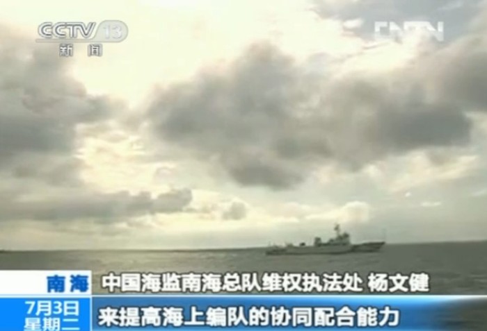 Những bức ảnh được chụp từ video của phóng viên đài CCTV đi cùng với tàu Hải giám Trung Quốc