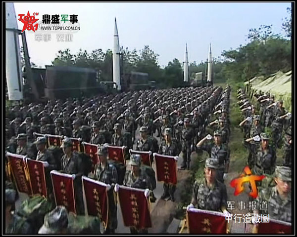 Binh lính của Lữ đoàn tên lửa đạn đạo 827 của Trung Quốc