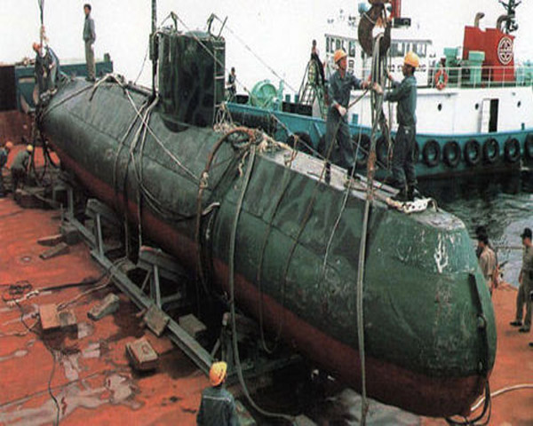 Năm 1997, Việt Nam nhận hai chiếc tàu ngầm Yugo từ Triều Tiên, được cho là dùng để luyện tập các hoạt động dưới lòng nước. Được thiết kế để vận chuyển lực lượng đặc công thay vì để giao tranh trên biển, những chiếc tàu ngầm này chỉ có thể giúp trong những dịp huấn luyện tác chiến có giới hạn cho Hải quân Việt Nam