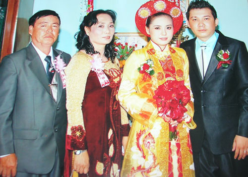 Nhưng dù thắng kiện, Xuân Thùy vẫn là người thiệt thòi, bất hạnh trong cuộc tình này. Được biết gia đình Xuân Thùy và Phúc Duy từng hứa gả con cho nhau từ trước. Ngày 14/3/2011, đám cưới của Thùy và Duy chính thức được tiến hành, nhưng không đăng ký kết hôn vì lúc này Thùy mới 17 tuổi.