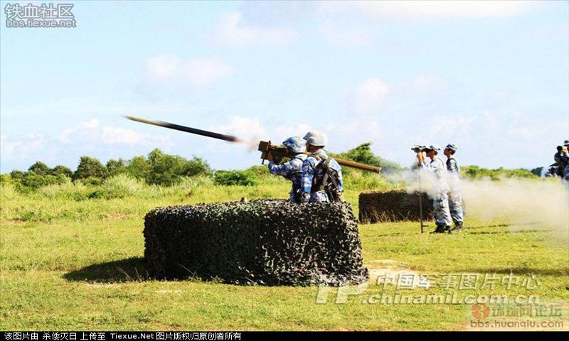 Bộ binh Trung Quốc bắn tên lửa