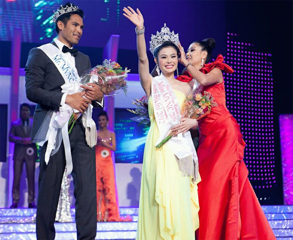 Julia Hồ, 22 tuổi, hiện đang sinh sống tại San Francisco, California đã giành vương miện Hoa hậu người Việt hoàn cầu 2012.