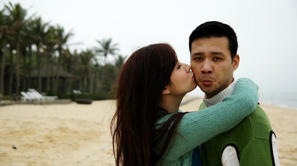 Đan Lê bất ngờ trao cho chồng nụ hôn của mình