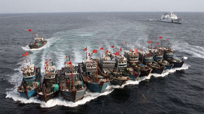 Rõ ràng Trung Quốc đang tìm cớ gây hấn khi Tân Hoa xã loan báo họ đã cử các phóng viên túc trực trên tàu cá để “liên tục đưa tin về hoạt động đánh bắt cá”. Tàu tuần tra và các căn cứ của Trung Quốc cũng được đặt trong tình trạng luôn sẵn sàng ứng phó với các “tình huống bất ngờ” có thể xảy ra để “bảo vệ” việc đánh bắt cá.