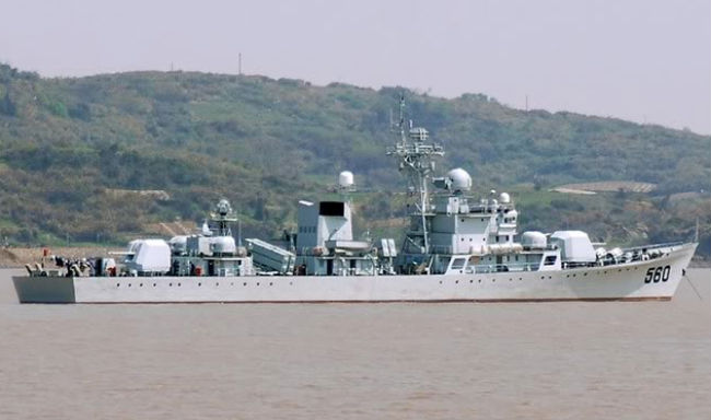  Một nguồn tin của tờ Philippine Star cho biết con tàu Trung Quốc đóng tại đá Vành Khăn (thuộc Trường Sa) của Việt Nam bị Trung Quốc chiếm đóng trái phép.