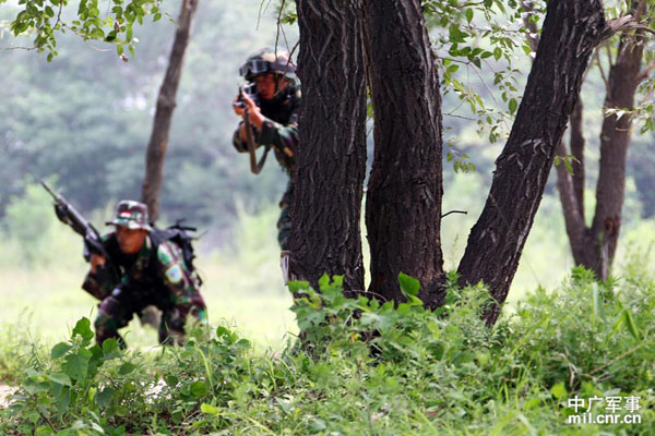 Hình ảnh quân đội Trung-Indo tập trận chung trong khuôn khổ hợp tác quân sự song phương giữa 2 quốc gia này
