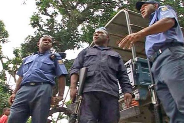 Mới đây, cảnh sát Papua New Guinea đã bắt giữ 29 người, 8 trong số đó là phụ nữ. 29 người bị bắt là thành viên một nhóm 1.000 người, được thành lập để chiến đấu với các thầy cúng giang hồ tính lệ phí cao cắt cổ.
