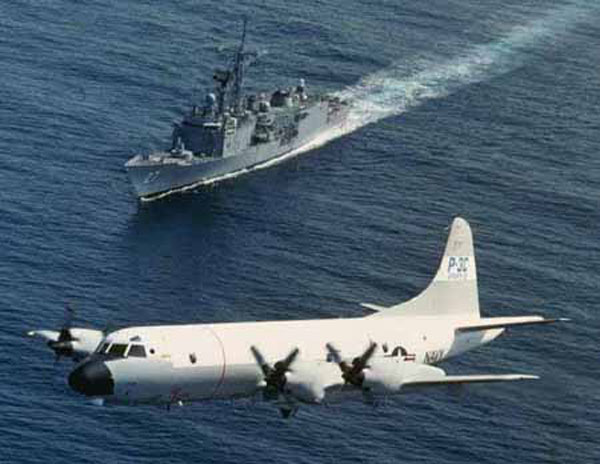  P-3C của Hải quân Mỹ ngoài việc thực hiện nhiệm vụ trinh sát và chống tàu ngầm độc lập, còn có thể yểm hộ cho cụm chiến đấu tàu sân bay trên toàn cầu, trong mọi điều kiện thời tiết.