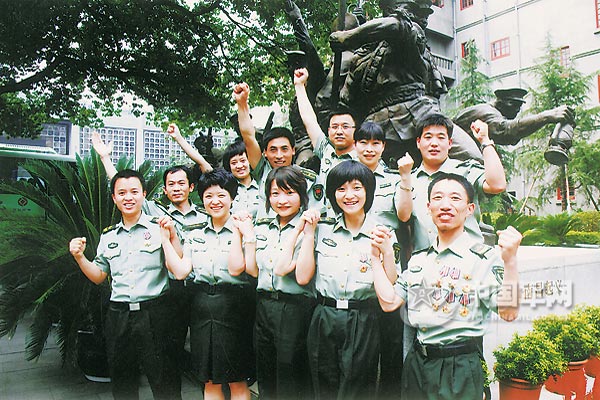 Hình ảnh những nữ quân nhân Trung Quốc được đào tạo tại các trường học viện quân sự...