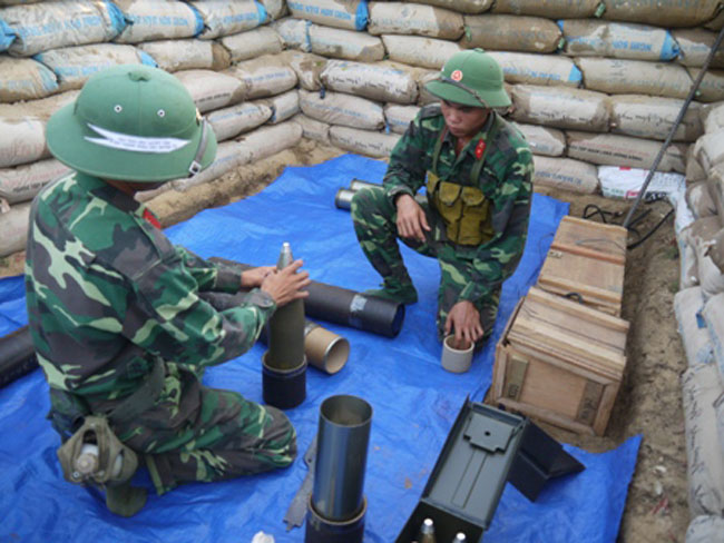 Cách mục tiêu 7km, các chiến sĩ Trung đoàn pháo binh 368 đang kiểm tra đạn pháo