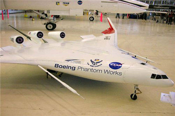 X-48B là loại máy bay phản lực sử dụng ít nhiên liệu, ít tiếng ồn và sức chứa rộng.