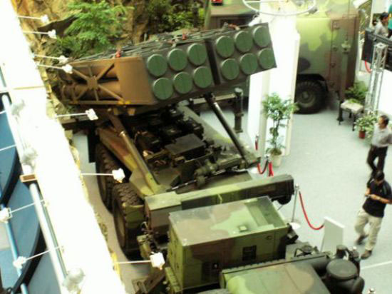 Hệ thống phóng đa nòng, được đơn vị nghiên cứu quân đội thuộc Viện khoa học và công nghệ Chung-shan phát triển, có thể phóng 40 rocket trong vòng 1 phút với tầm xa 45km, các chuyên gia quân đội cho hay.