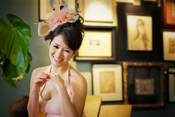 Hồng Nhung được mệnh danh là người đẹp không tuổi trong làng showbiz Việt