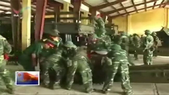 Năm 1979, trung đoàn được điều động tham gia làm nghĩa vụ quốc tế, đánh đuổi quân Khơ me đỏ giúp nhân dân Campuchia thoát họa diệt chủng.