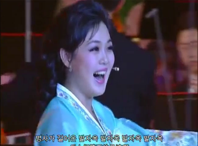 Đệ nhất phu nhân Bắc Triều Tiên Ri Sol-ju khi đó là ca sĩ của dàn nhạc Unhasu Orchestra thuộc Cục An ninh quốc gia Bắc Triều Tiên.