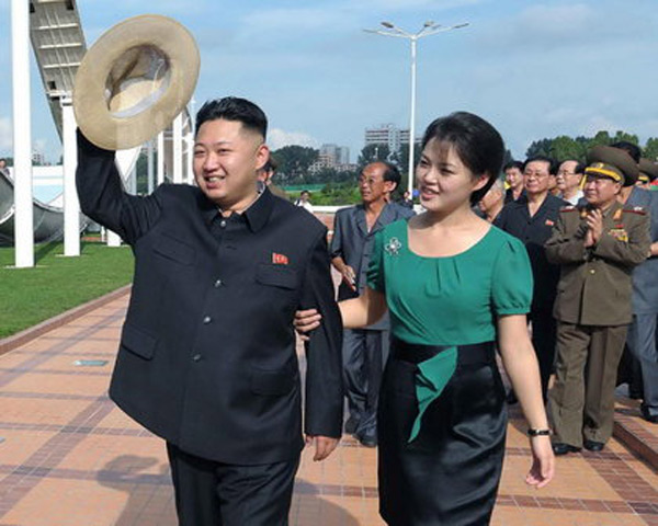 Đệ nhất phu nhân Triều Tiên và ông Kim Jong Un lấy nhau năm 2009. Bà đã sinh hạ cho nhà lãnh đạo trẻ Triều Tiên 1 đứa con vào năm sau.