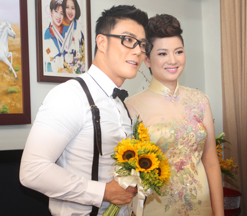 Khi Thúy Vinh qua thăm bạn, cô tình cờ gặp Andrew.