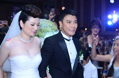 Vì thế, sau khi tấm hình đầu tiên của Thúy Vinh với chồng được công bố đã có những tin đồn vô căn cứ trên mạng rằng chồng Thúy Vinh là gay và chuyển giới.