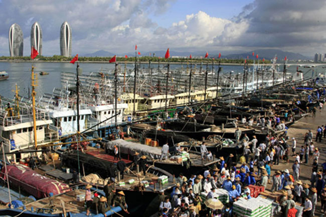 Sau hai tuần tổ chức đánh bắt cá trái phép ở vùng biển thuộc quần đảo Trường Sa của Việt Nam, 30 tàu cá và hậu cần của Trung Quốc quay về Hải Nam.