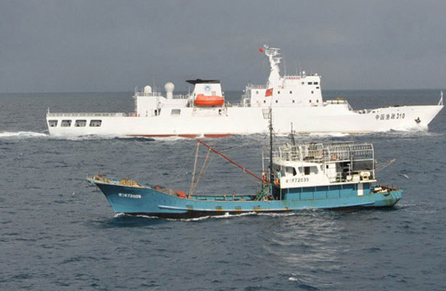Cục Ngư nghiệp Trung Quốc và các cơ quan liên quan khác còn   chuẩn bị cử tàu hộ tống đội tàu cá trên. Tàu tuần tra và các căn cứ của   Trung Quốc cũng được đặt trong tình trạng sẵn sàng ứng phó với các   “tình huống bất ngờ” để “bảo vệ” việc đánh bắt cá.