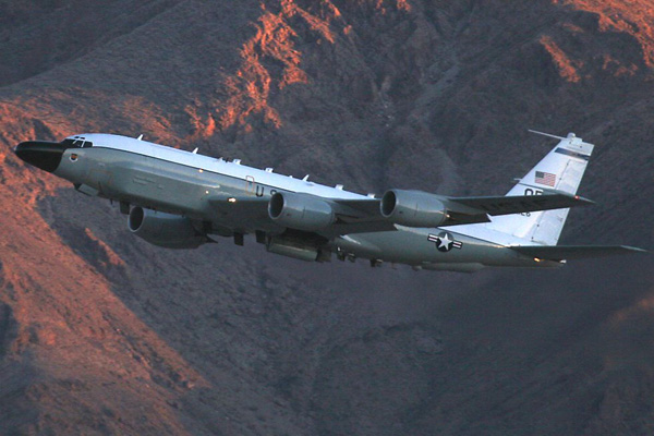 Để giám sát Trung Quốc ở các căn cứ của Nhật Bản, vẫn thường xuyên triển khai máy bay cảnh báo sớm đối với tên lửa đạn đạo như RC-135, WC-135 của quân Mỹ.