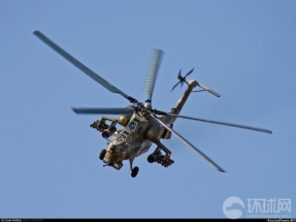 Mi-28 có hai buồng lái được bọc giáp bảo vệ tốt, một mũi với đầy đủ các thiết bị điện tử, và một cánh quạt đuôi kiểu chữ X hẹp.  Hai động cơ 2200hp Isotov TV-3-117VM. (t/n 014) Cánh quạt đuôi kiểu chữ X (55 độ) để giảm tiếng ồn.