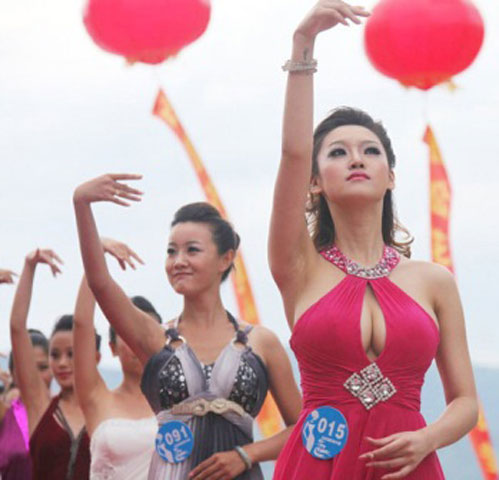 Ngô Mỹ Tuyền đã đánh bại gần 100 thí sinh khác nhờ tài ca múa
