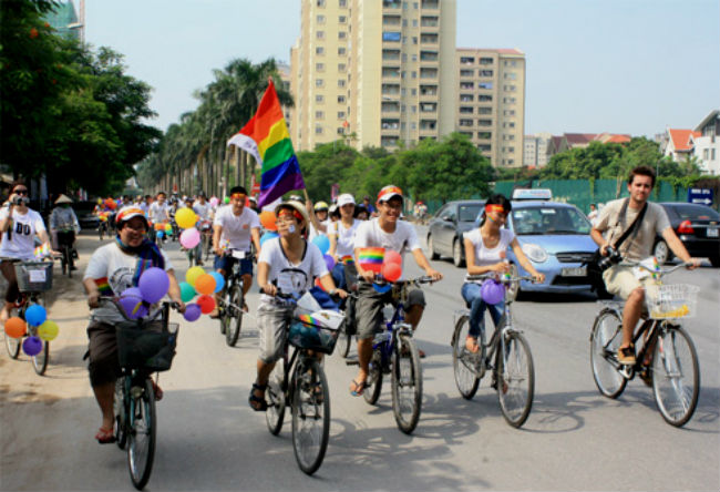 Theo dõi sự kiện này, các hãng thông tấn quốc tế bày tỏ sự ngạc nhiên cho rằng, nếu vấn đề trên được thông qua thì Việt Nam sẽ là nước đầu tiên ở châu Á công nhận hôn nhân đồng tính. Cách nhìn của cộng đồng với hôn nhân đồng tính cũng dần thay đổi, nhiều hoạt động ủng hộ được tổ chức.