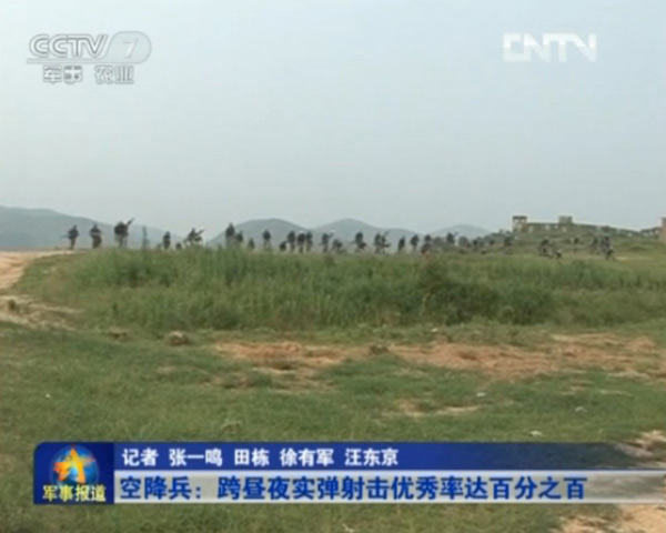 Hình ảnh bộ đội Pháo binh Trung Quốc đang hành quân đến địa điểm bắn đạn thật