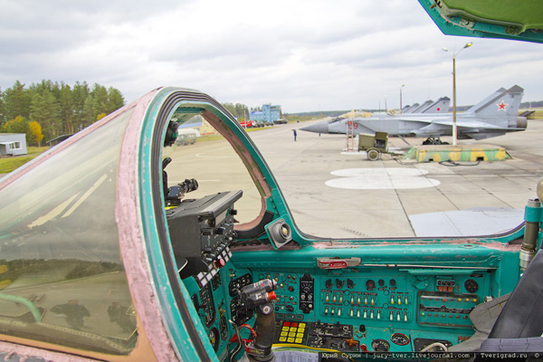 Buồng lái của Mig-31