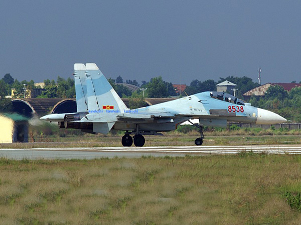 Từ năm 2011, tình hình xây dựng lại căn cứ không quân của Việt Nam có thể thấy, nhiều sân bay hơn đang được hiện đại hóa, dự kiến sẽ triển khai nhiều máy bay chiến đấu kiểu mới, máy bay huấn luyện hơn.
