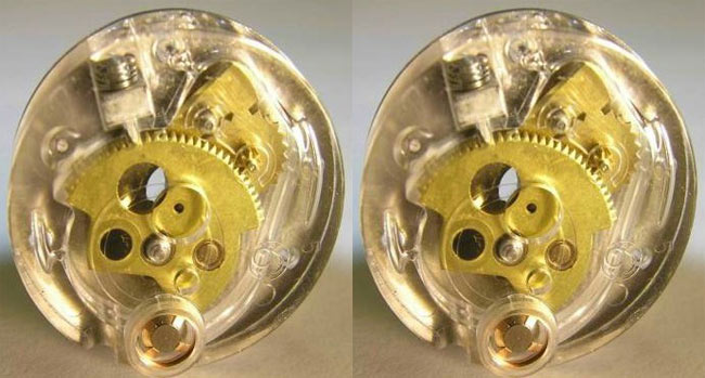 M79 bắn từng phát một, vũ khí nòng rời với cầu lửa đường kính 40 mm được nạp trực tiếp vào khóa nòng. Lựu đạn M406 40 ly HE rời khỏi nòng của M79 đi với vận tốc 75 mét một giây, và chứa lượng chất nổ trong vỏ bọc thép, khi nổ có thể văng ra hơn 300 mãnh vụn với vận tốc 1524 mét một giây, với bán kính sát thương là 5 mét. Đạn đạo bay ổn định vì lựu đạn xoay trong không trung với vận tốc 3700 vòng một phút do vòng xoáy trong nòng tạo ra.