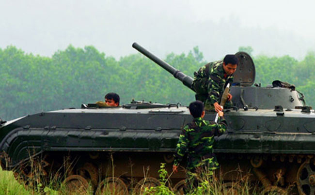 Hàng nghìn xe bọc thép các loại, gồm xe chiến đấu bộ binh BMP-1 và BMP-2, đã lỗi thời, cần được thay thế, sửa chữa thiết bị, Bộ Trưởng Quốc phòng Séc - ông Alexandr Vondra cho biết, sẽ giúp hiện đại hoá lực lượng này cho Lục quân Việt Nam. Ảnh tổng hợp