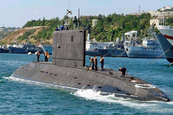 Sau khi có thông tin chiếc tầu ngầm thuộc lớp Kilo đầu tiên của Việt Nam được hạ thủy để thử nghiệm trước khi Nga bàn giao trước kế hoạch trong năm 2012 cho Việt Nam tờ “Quân giải phóng Trung Hoa” đã đưa ra những nhận định của chuyên gia Hoàng Hải Châu thuộc Viện Nghiên cứu Các vấn đề Quốc tế về “quả đấm thép” của hải quân Việt Nam.