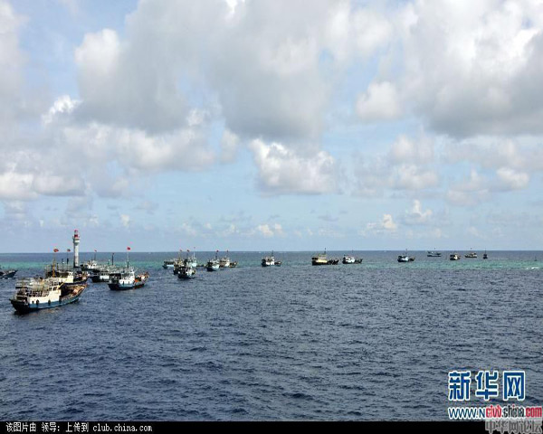 Hình ảnh đoàn tàu đánh cá của Trung Quốc đi qua bãi Chử Bích hôm 18/7
