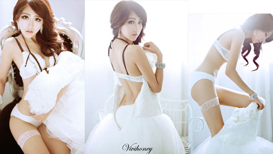 Bộ ảnh thử váy cưới trắng là những hình ảnh mới nhất của cô.
